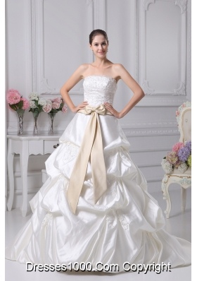 Appliques A-Line Court Train Strapless Ivory Wedding Dress