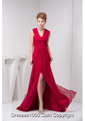 V-neck Ruched Brush Train Prom Evening Dress in Wine Red