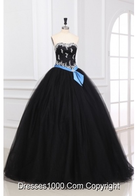 Black and White Appliques Decorate Organza Quinceanera Dress