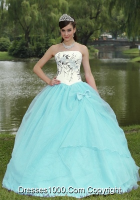 Embroidery Decorate Baby Blue Quinceanera Dress With Strapless Skirt