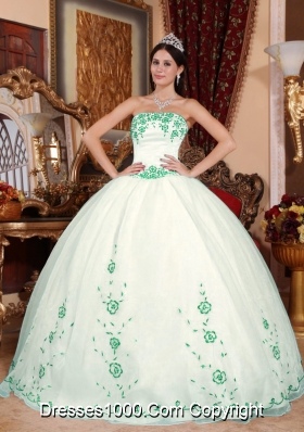 Popular White Puffy Quinceanera Dresses with Green Embroidery