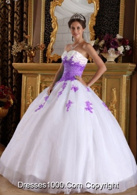White and Purple Sweetheart Sweet Sixteen Quinceanera Dresses with Purple Appliques