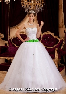 White Strapless Princess Quinceanera Gown Dresses with Appliques and Bowknot
