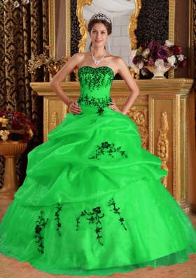 2014 Puffy Sweetheart Long Embroidery Organza Quinceanera Dresses