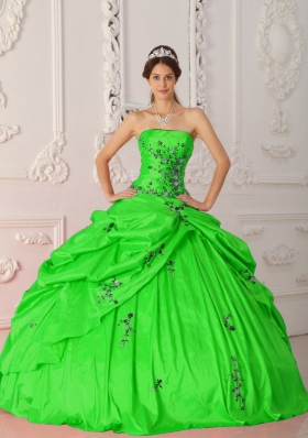 Cheap Ball Gown Strapless Taffeta Appliques Quinceanera Dresses