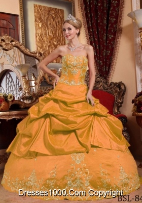 Sweetheart Taffeta Embroidery and Beading Quinceanera Gowns with Pick-ups