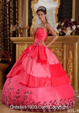2014 Classical Coral Red Puffy Sweetheart Appliques Quinceanera Dress with Beading