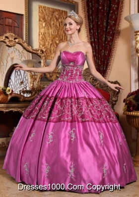 Pink Puffy Sweetheart Taffeta Sweet Sixteen Dresses with Embroidery