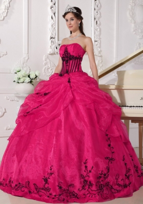 Red and Black Ball Gown Strapless Quinceanera Dress with Organza Appliques