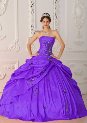 Pretty Purple Ball Gown Pick-ups Quinceanera Dress with Strapless Appliques