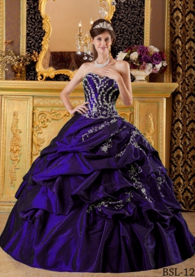 Purple Sweetheart Taffeta Quincenera Dresses with Appliques and Pick-ups