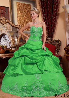 2014 Lovely Green Puffy Sweetheart Embroidery with Beading Quinceanera Dress