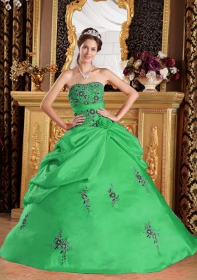 2014 New Style Green Puffy Strapless Embroidery Quinceanera Dress with Hand Made Flower