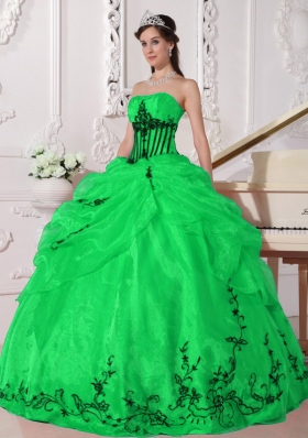 Elegant Puffy for 2014 Green Quinceanera Dress with Appliques