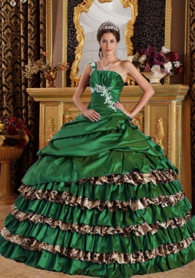 Popular Puffy One Shoulder for 2014 Quinceanera Dress with Layers and Appliques