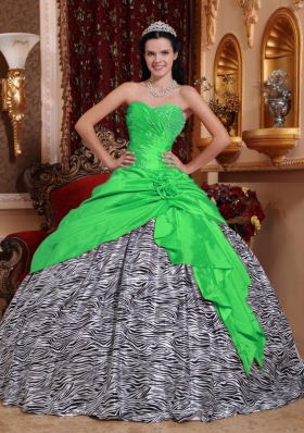 Puffy Sweetheart with Hand Made Flower and Beading Decorate for 2014 Green Quinceanera Dress