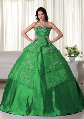 Green Ball Gown Strapless Organza Quinceanera Dress with  Embroidery