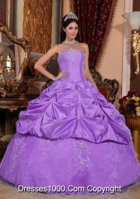 Lilac Ball Gown Strapless Organza Quinceanera Gown Dresses with Appliques and Embrodery
