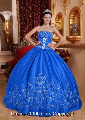 2014 Blue Puffy Strapless Embroidery Quinceanera Dress with Bow