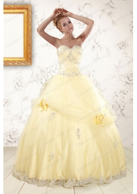 2015 Fashionable Beading Light Yellow Quinceanera Dresses