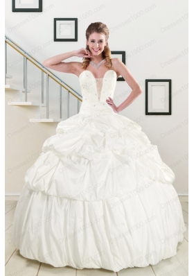 2015 White Taffeta Dresses For a Quinceanera with Beading and Pick Ups
