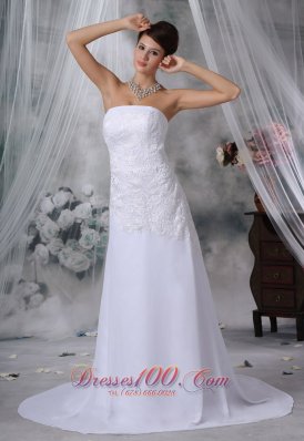 Strapless Lace Decorate Court Train Chiffon Voicedress