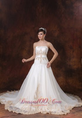 Gorgeous Embroidery Strapless Taffeta Wedding Dress