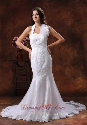 Memorable Halter Neckline Lace Wedding Dress