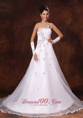 Attractive Strapless Organza Wedding Dress