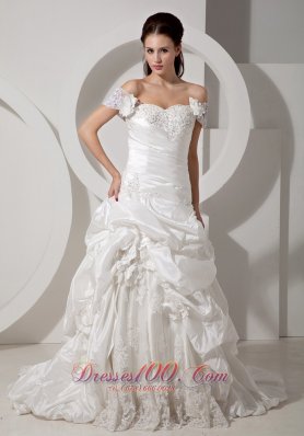 Groovy Off Shoulder Taffeta Appliques Wedding Dress