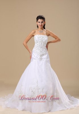 Exclusive Embroidery Wedding Dress Sheath Chapel Train