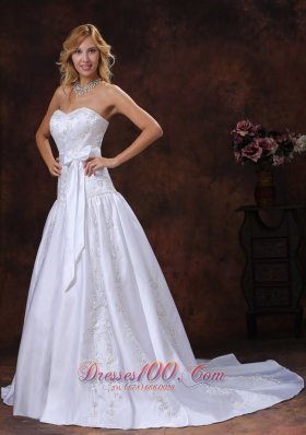 2013 Spring Bowknot Embroidery Wedding Dress Chapel Train