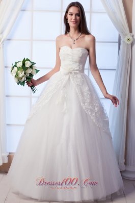 Sweetheart Hand Made Flowers Appliques Wedding Dress
