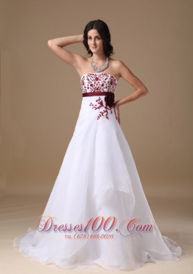 White A-line Court Organza Applique Wedding Dress