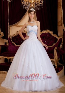 Elegant Sweetheart White Ball Gown Quinceanera