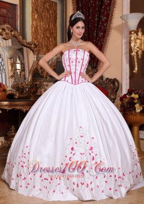 Boning White Sweet 15 Dress Embroidery Ball Gown