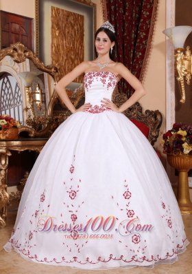 Exquisite White Red Embroidery Beading Dress for Quinceanera