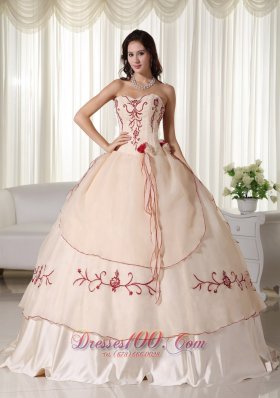 Sweetheart Champagne Organza Embroidery Quinceanera Dress
