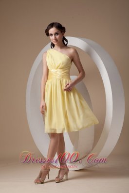 Knee-length One Shoulder Yellow Cocktail Dama Dress