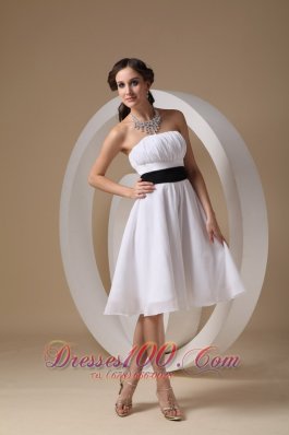 Knee-length White Sash Dama Bridesmaid Dresses