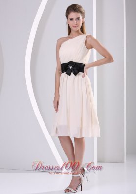 One Shoulder Champagne Knee-length Chiffon Dama Dress