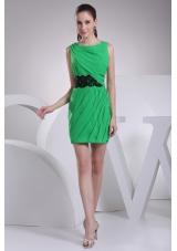 Pretty Spring Green Bateau Neck Mini Prom Dress with Appliques