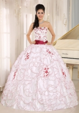 White Organza Strapless Dresses For Quinceaneras with Red Embroidery Decorate