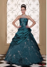 Exclusive Princess 2014 Quinceanera Gowns Dresses with Embroidery