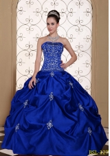 2014 Popular Embroidery Strapless Modest Quinceanera Dresses with Pick-ups