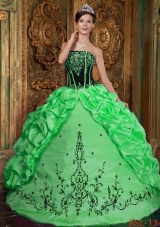 2014 Pretty Ball Gown Strapless Taffeta Sweet 16 Dresses with Embroidery