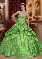 2014 Spring Green Strapless Embroidery with Beading Quinceanera Dress