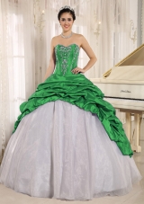 2014 Luxurious Colourful Quinceanera Dress with Embroidery Sweetheart Pick-ups
