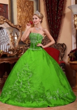 2014 Modest Green Puffy Strapless Embroidery Quinceanera Dress with Beading