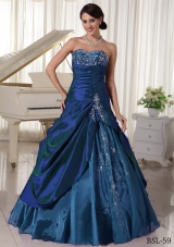 2014 A-line Sweetheart Embroidery Quinceanera Gowns With Beading